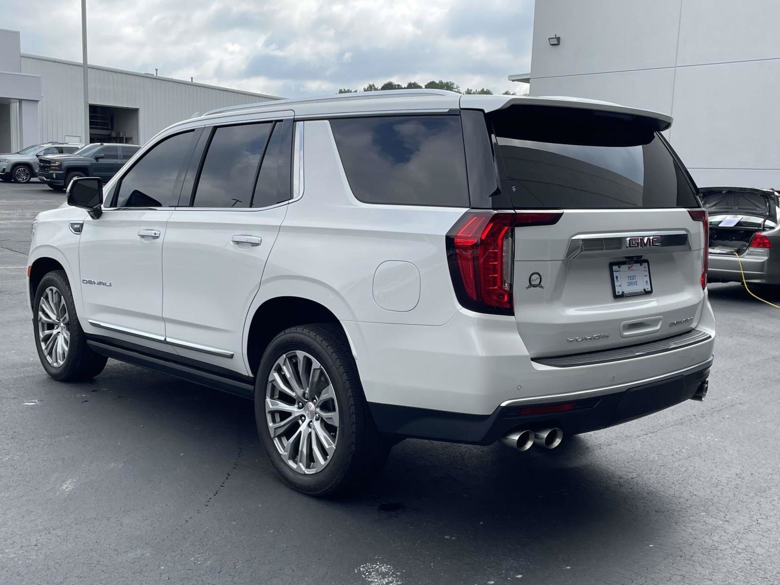 Used 2021 GMC Yukon Denali w/ Denali Premium Package RWD image 5