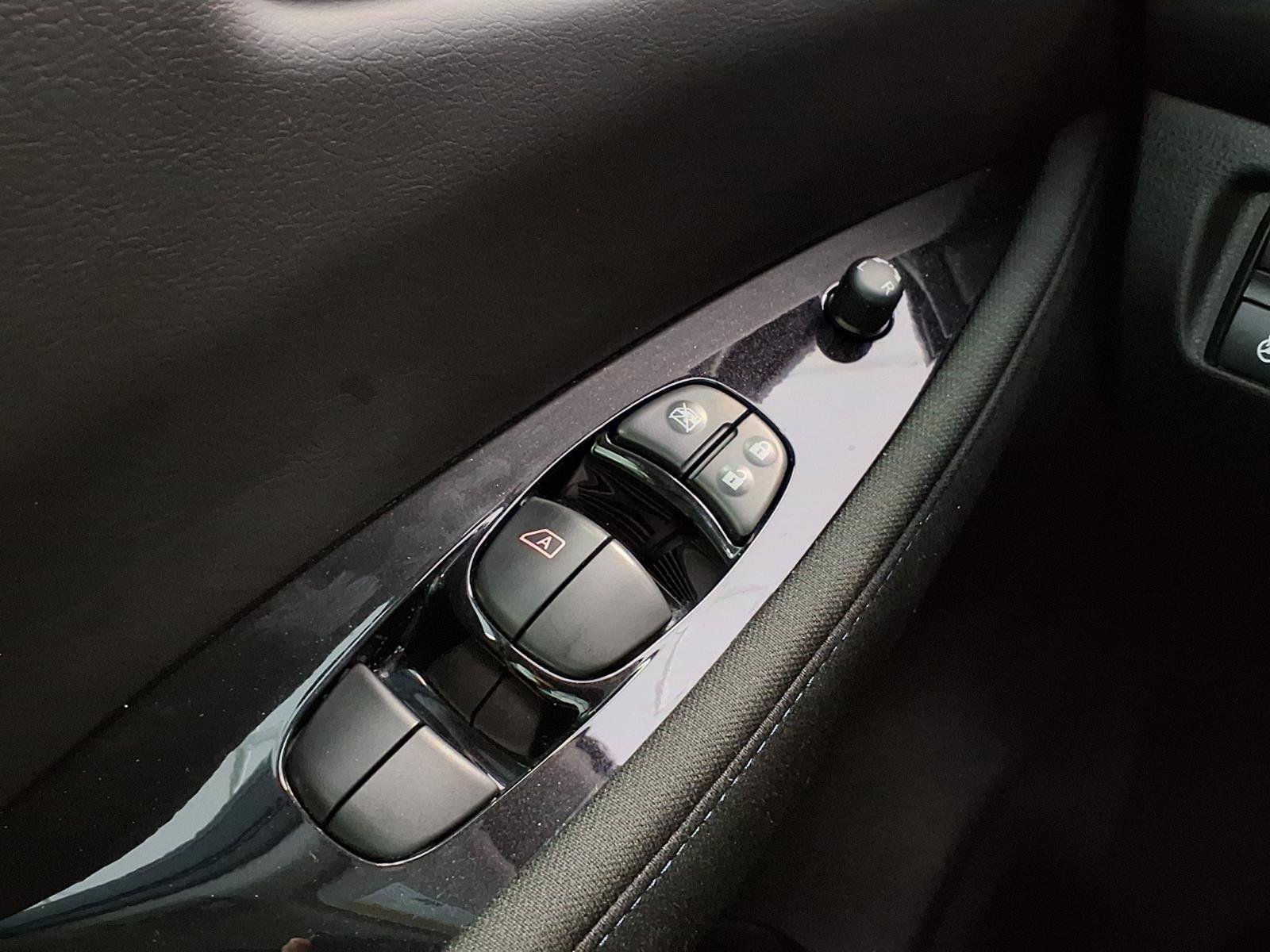 Used 2022 Nissan Leaf SV w/ SV Technology Package FWD image 32