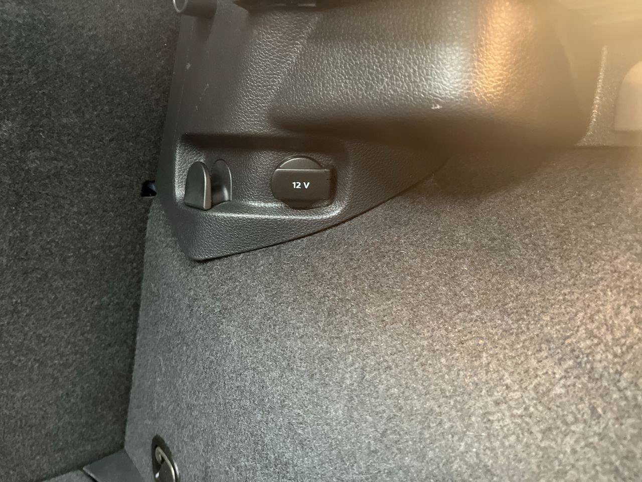 Used 2015 Volkswagen e-Golf Limited Edition FWD image 26