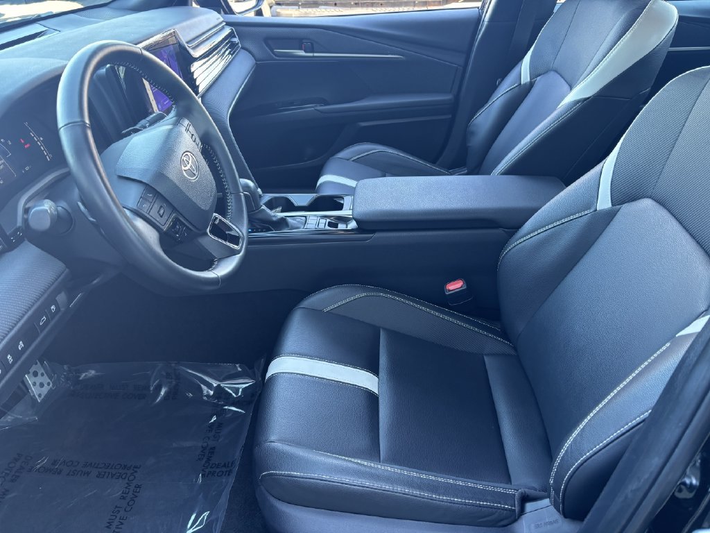 Used 2025 Toyota Camry SE FWD image 12