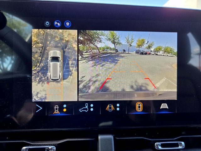 New 2027 Chevrolet Equinox LT w/ Convenience Package II FWD image 17