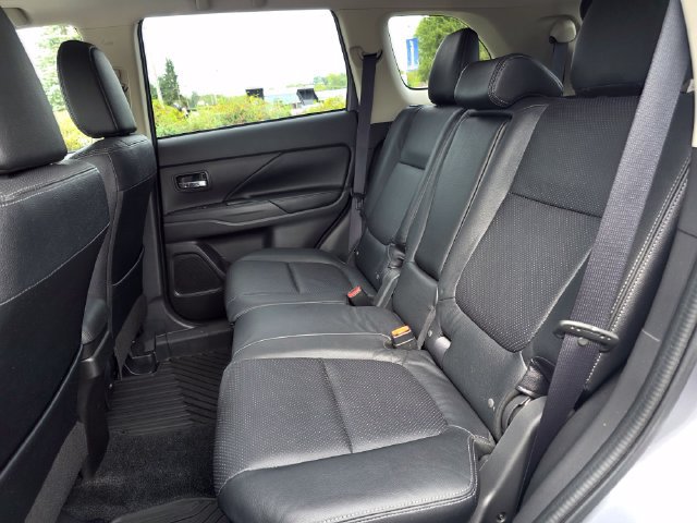 Used 2016 Mitsubishi Outlander GT AWD/4WD image 21