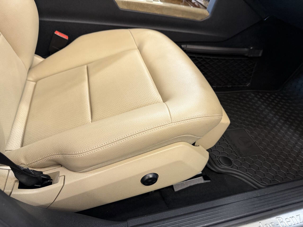 Used 2011 Mercedes-Benz E 350 Sedan image 30