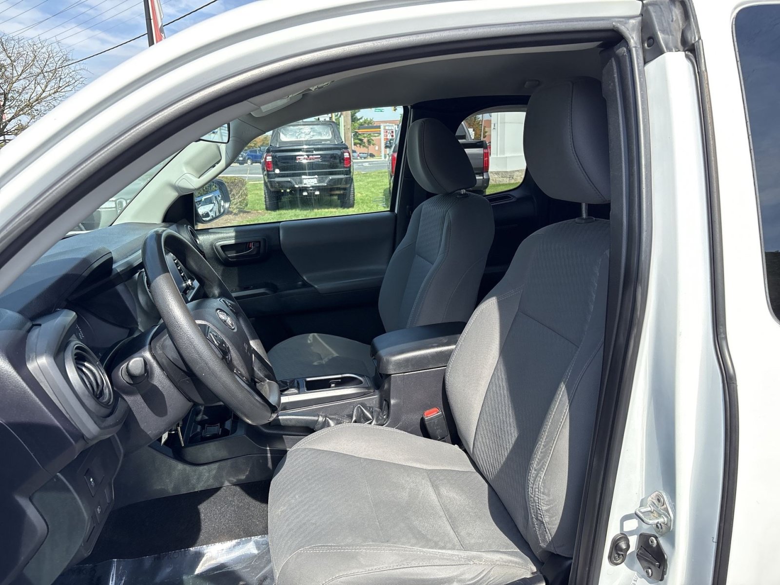 Used 2022 Toyota Tacoma SR RWD image 13