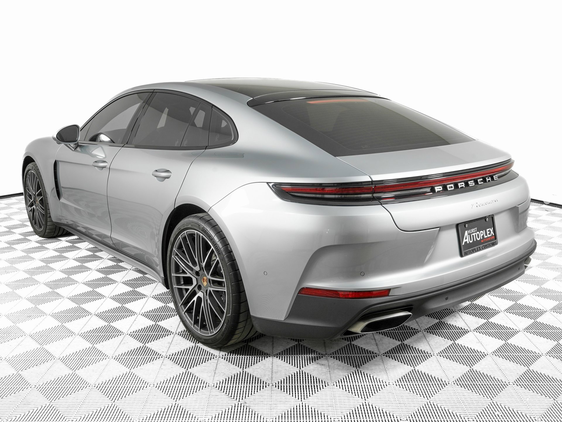 Used 2026 Porsche Panamera image 7
