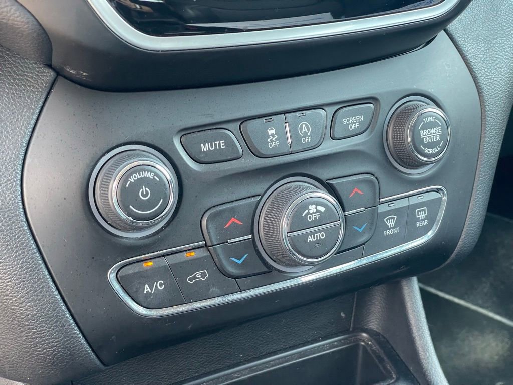 Used 2019 Jeep Cherokee Limited image 21