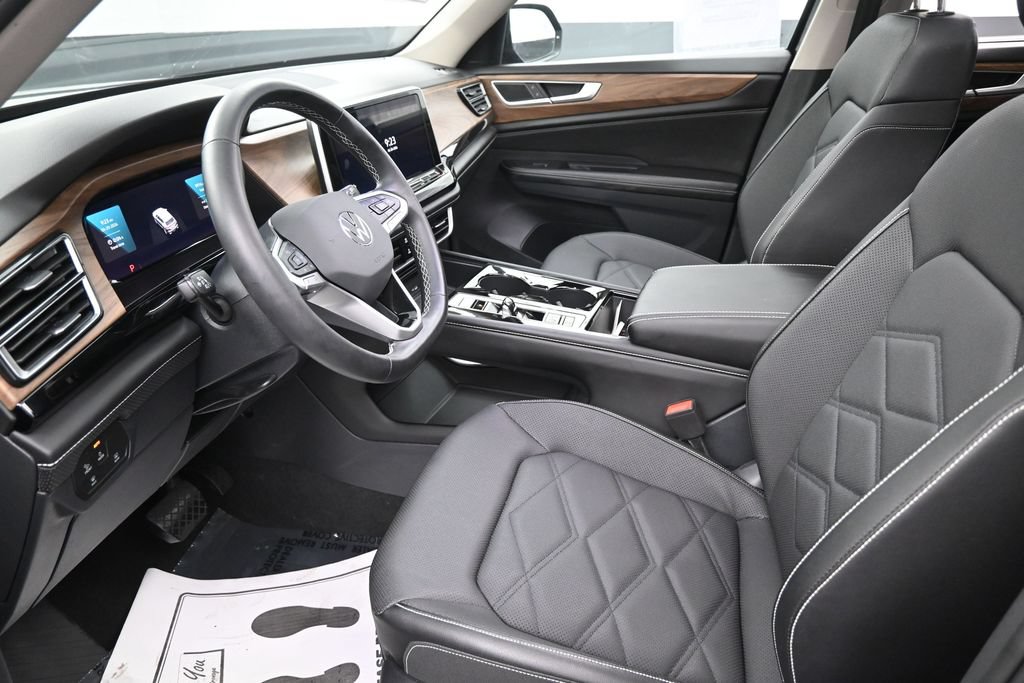 Used 2024 Volkswagen Atlas SE w/ Panoramic Sunroof Package FWD image 25