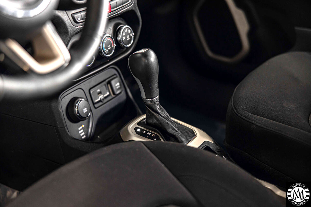 Used 2015 Jeep Renegade Latitude w/ Cold Weather Group II image 18