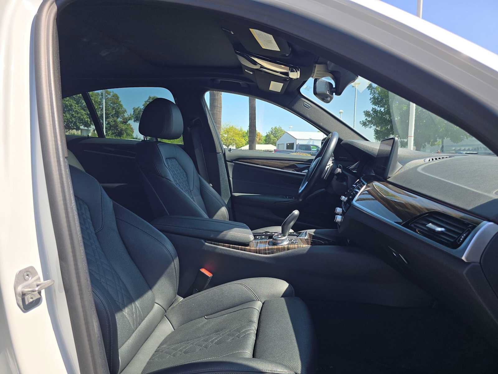 Used 2021 BMW 530e w/ Parking Assistance Package RWD image 10