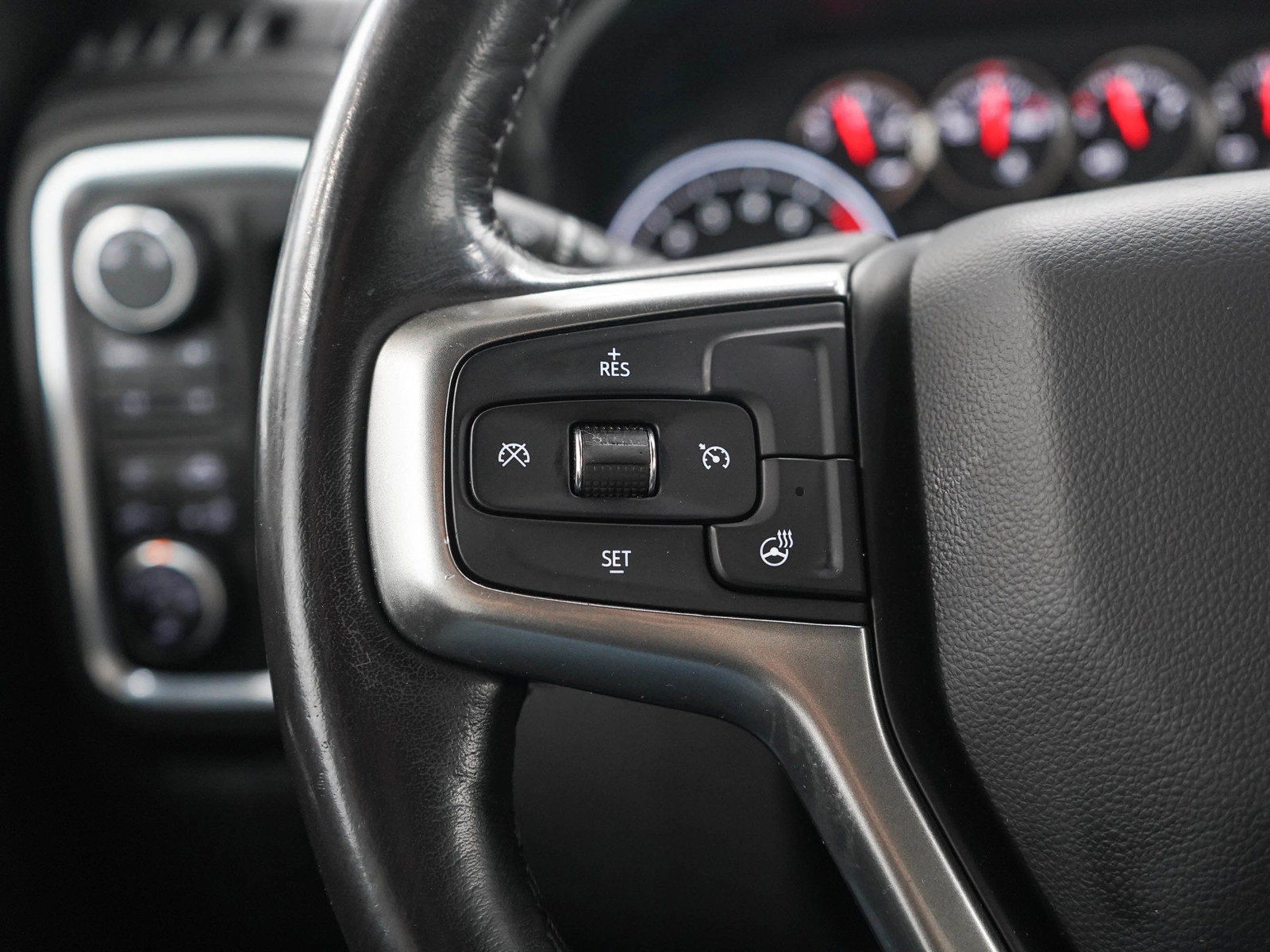 Used 2019 Chevrolet Silverado 1500 LTZ AWD/4WD image 24