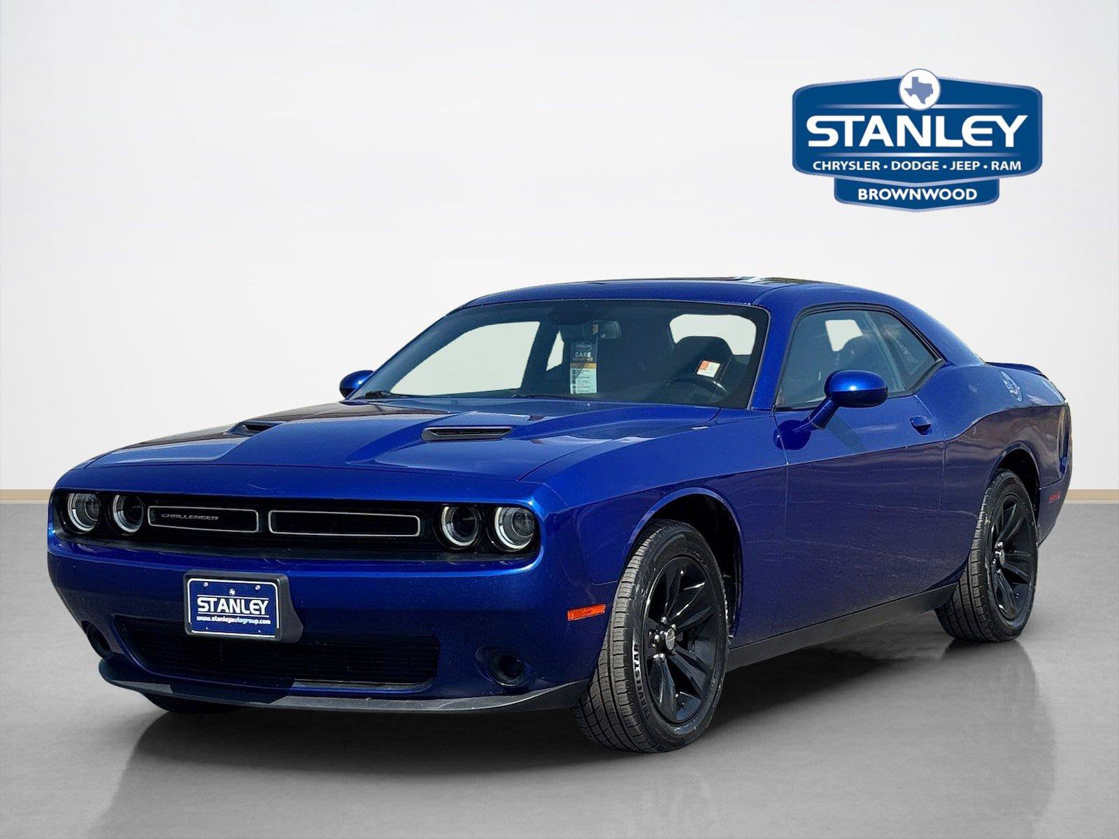 Used 2020 Dodge Challenger SXT RWD image 3
