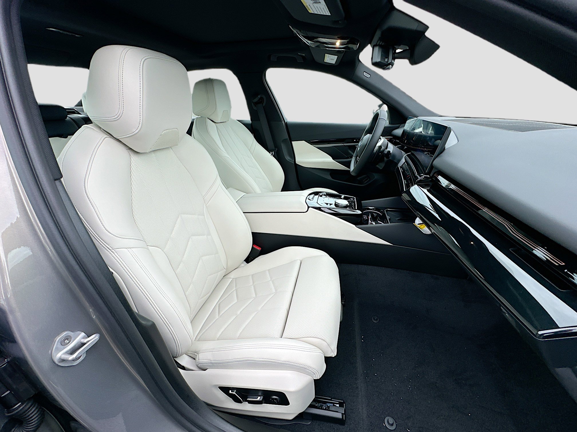 New 2026 BMW 530i w/ Convenience Package image 23