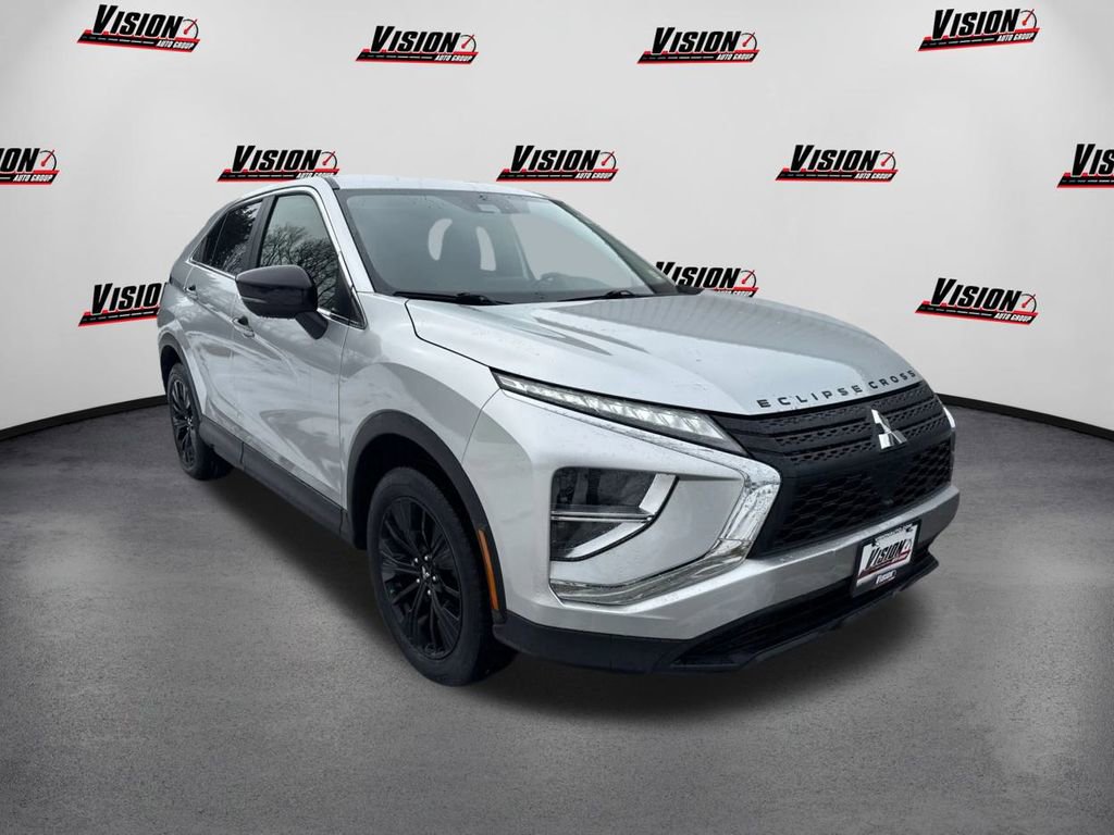 Used 2022 Mitsubishi Eclipse Cross LE image 3