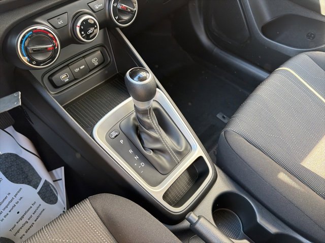 Certified 2025 Hyundai Venue SE image 27