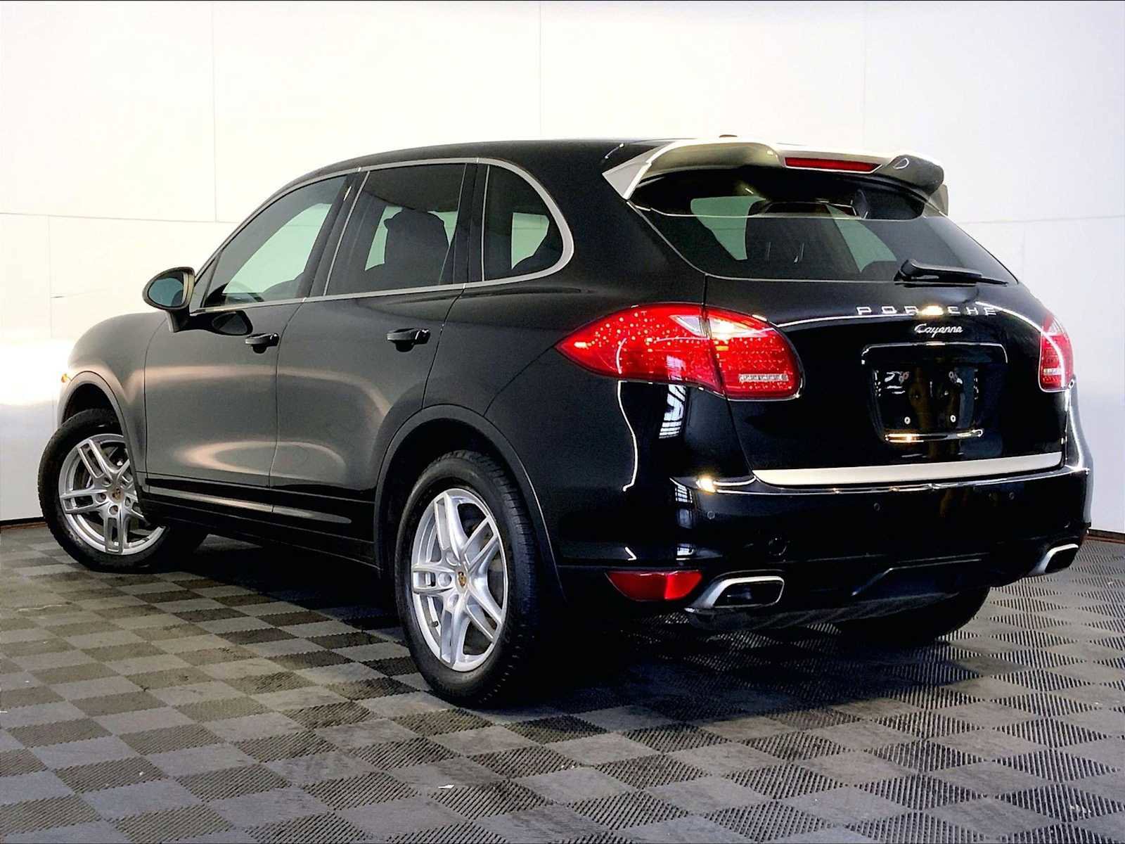 Used 2014 Porsche Cayenne Platinum Edition AWD/4WD image 3