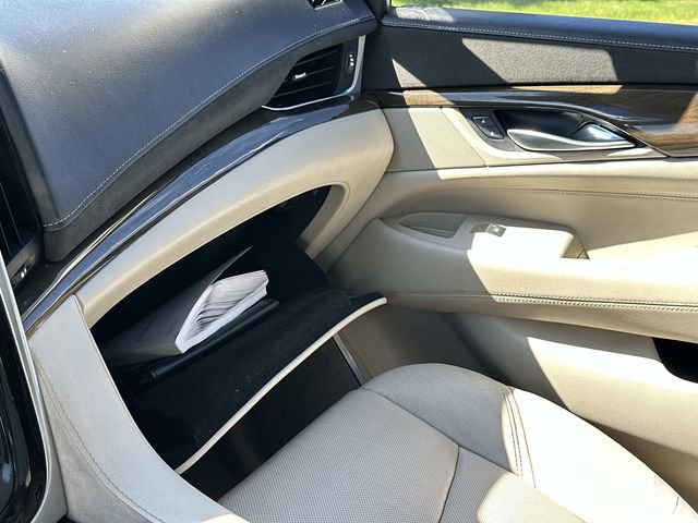 Used 2020 Cadillac Escalade Luxury AWD/4WD image 33
