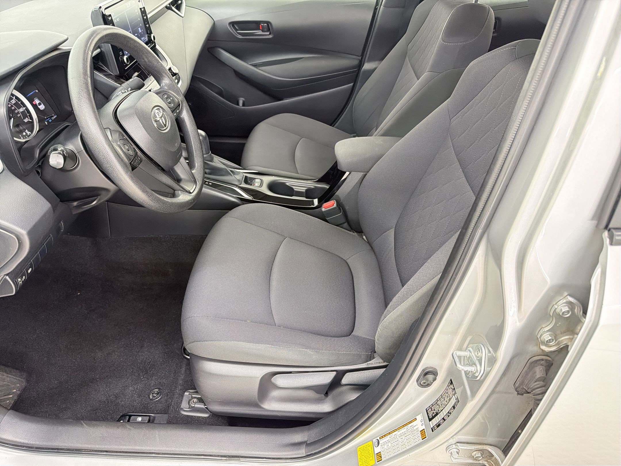 Used 2022 Toyota Corolla LE image 5