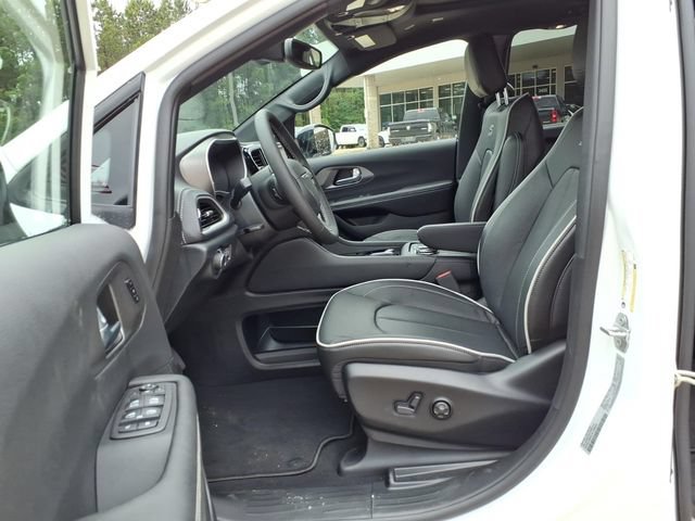 New 2027 Chrysler Pacifica Limited FWD image 14