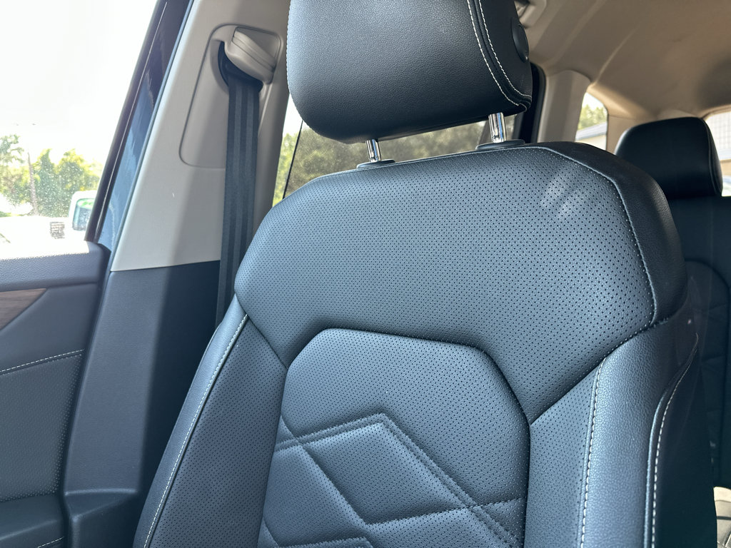 Used 2025 Volkswagen Atlas SE AWD/4WD image 19