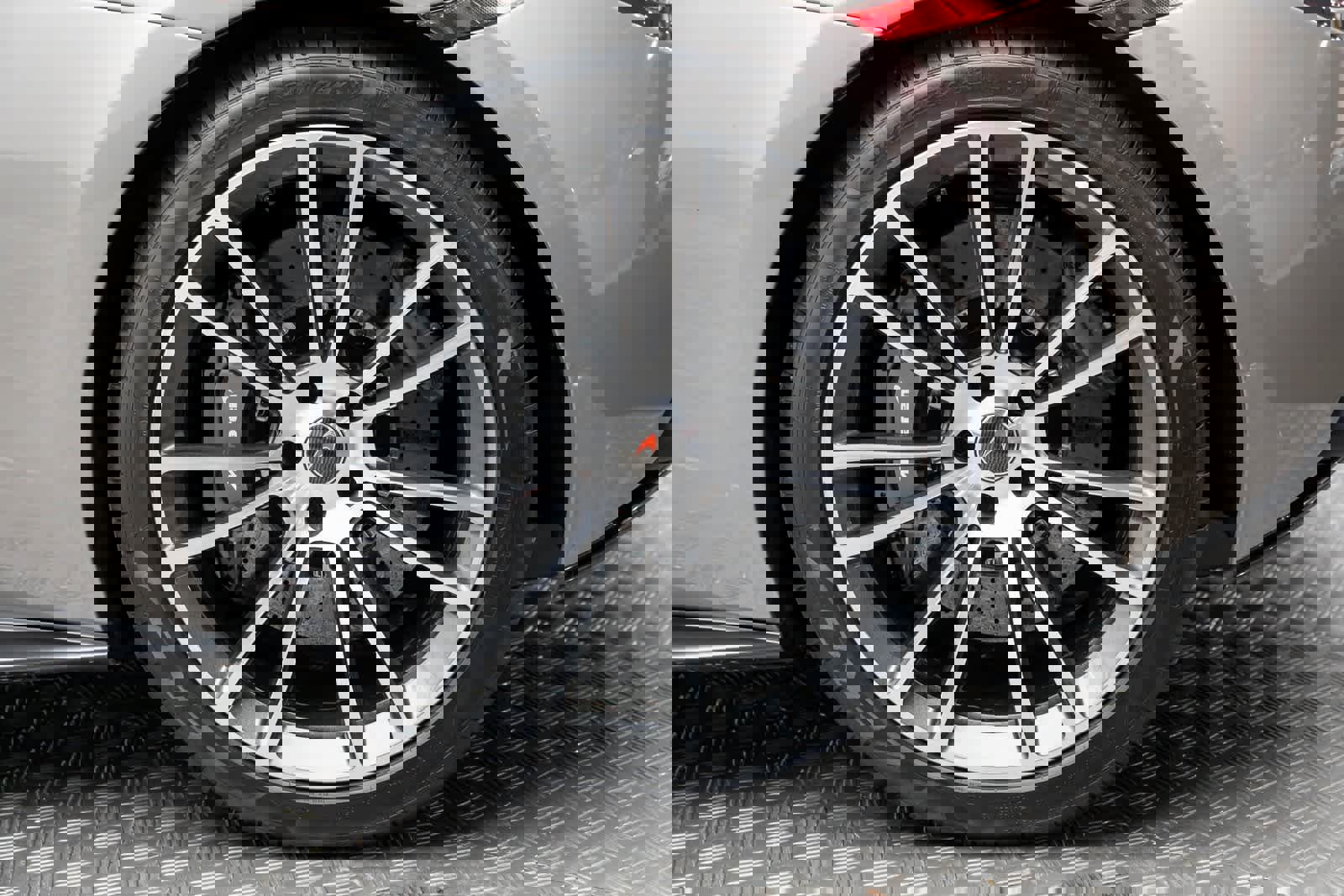 Used 2018 McLaren 570S Spider image 39