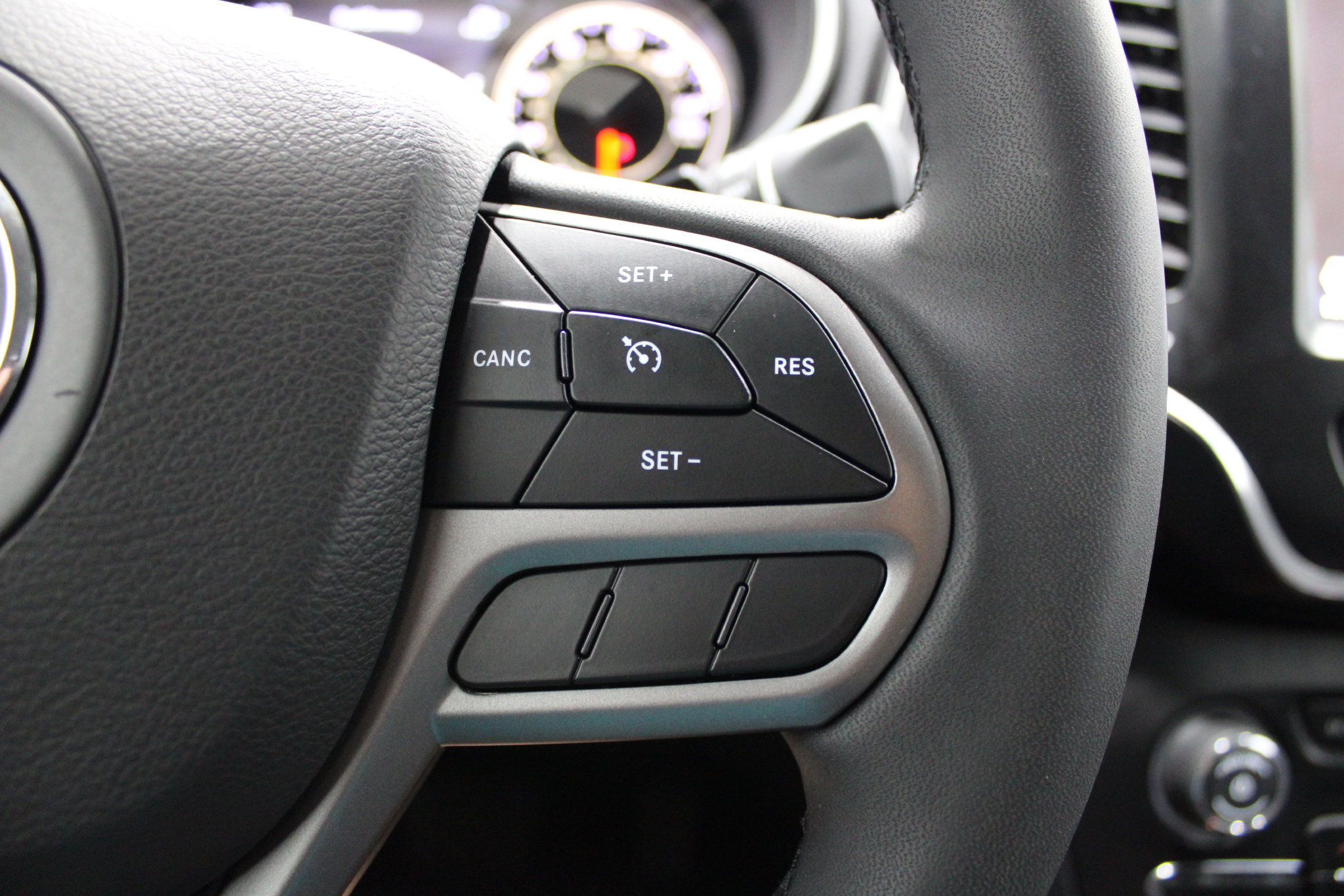 Used 2022 Jeep Cherokee Latitude Lux AWD/4WD image 38