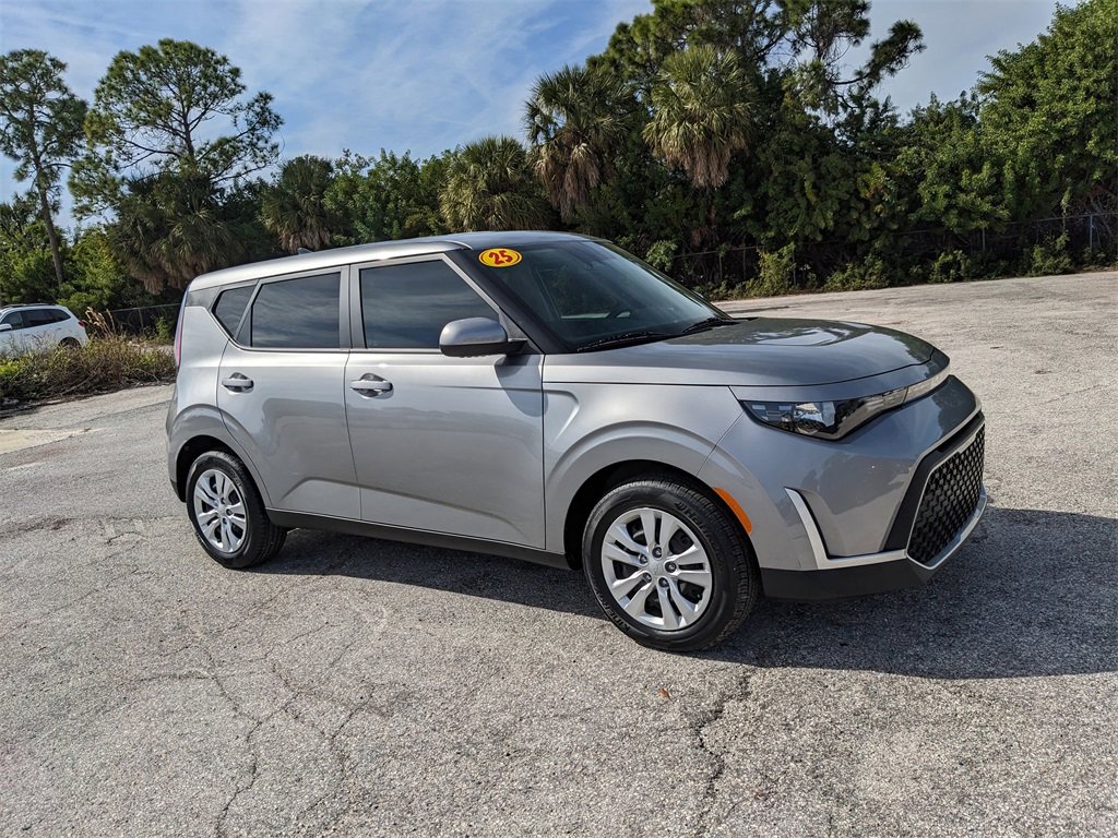 Certified 2025 Kia Soul LX image 3