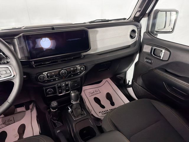Used 2025 Jeep Wrangler Unlimited Sahara image 22