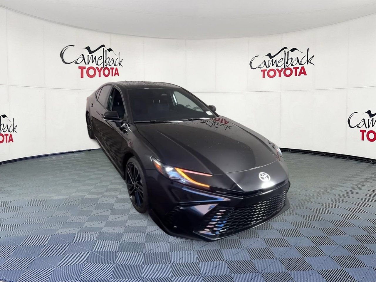 Used 2025 Toyota Camry XSE FWD image 4