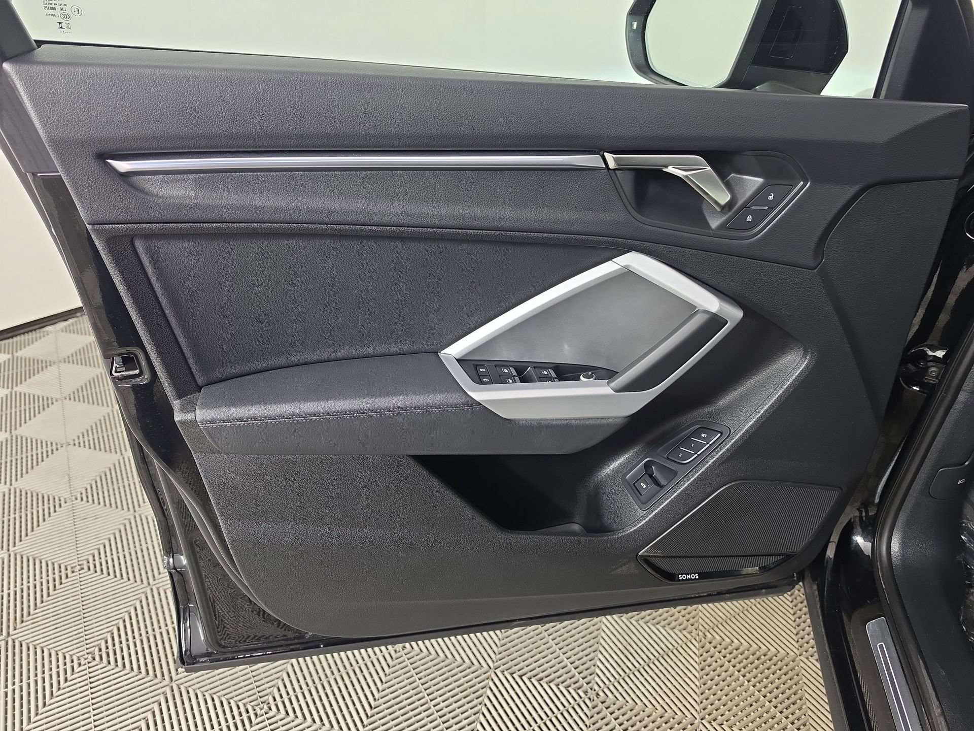 Certified 2025 Audi Q3 2.0T Premium Plus w/ Premium Plus Package AWD/4WD image 35