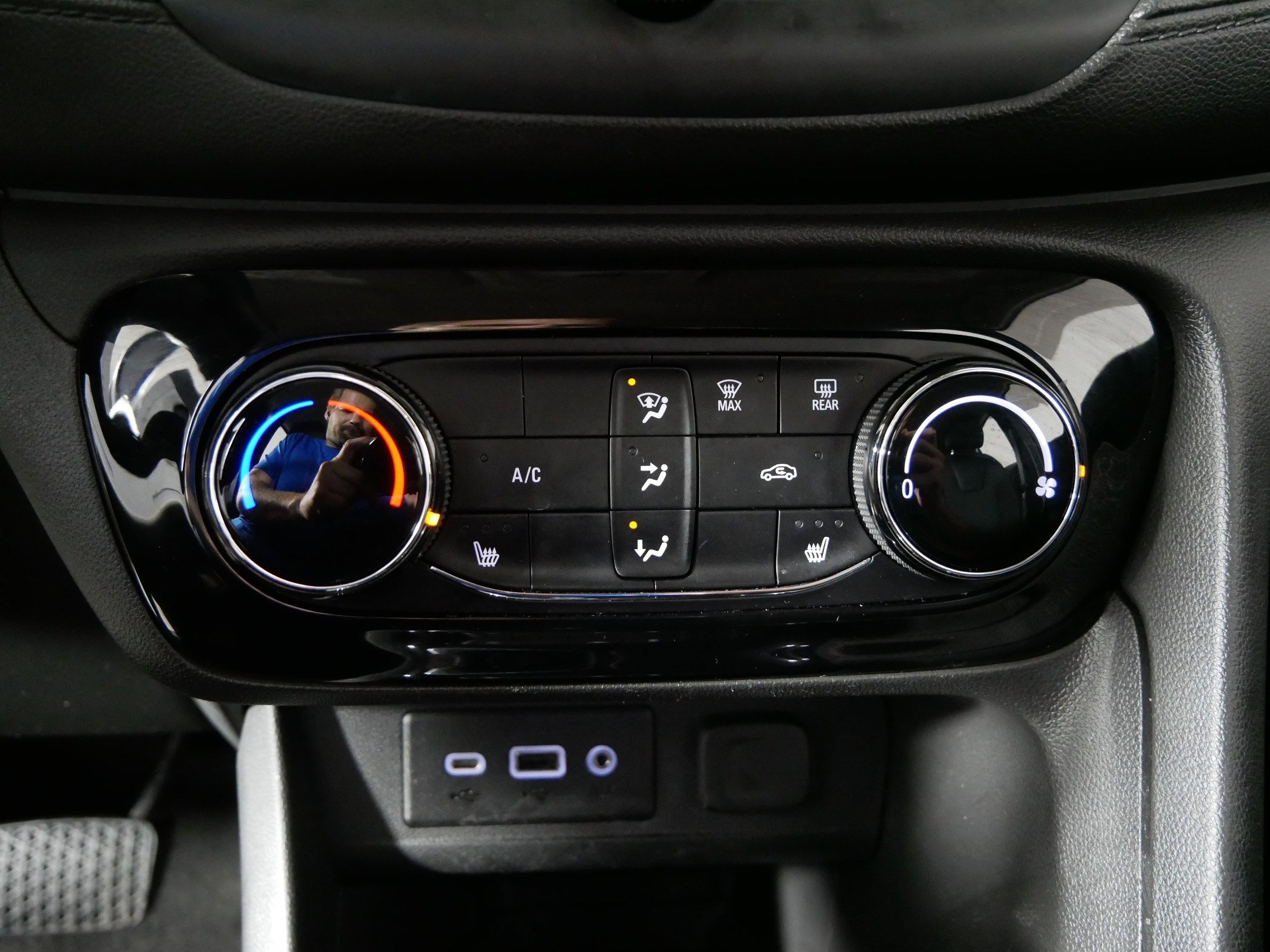 Used 2023 Buick Encore GX Preferred w/ Cold Weather Comfort Package image 23