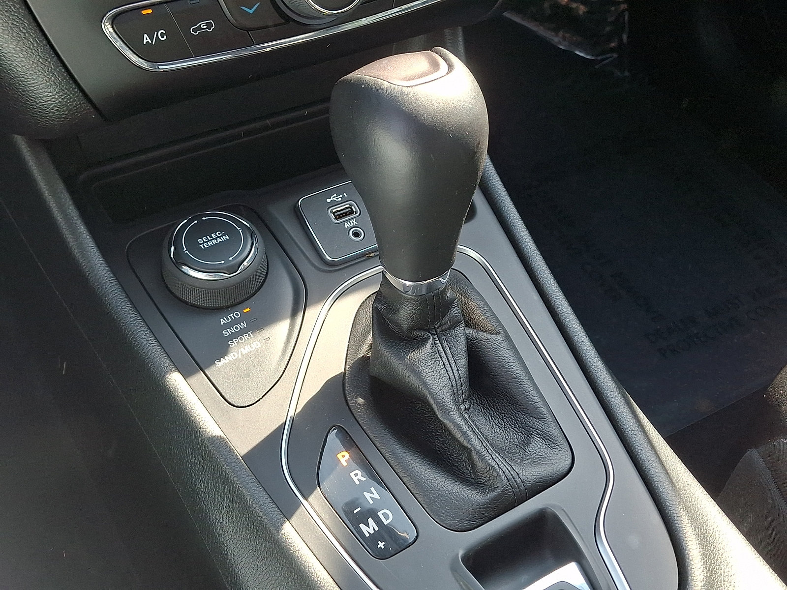 Used 2022 Jeep Cherokee Latitude Lux w/ Sun & Sound Group AWD/4WD image 14