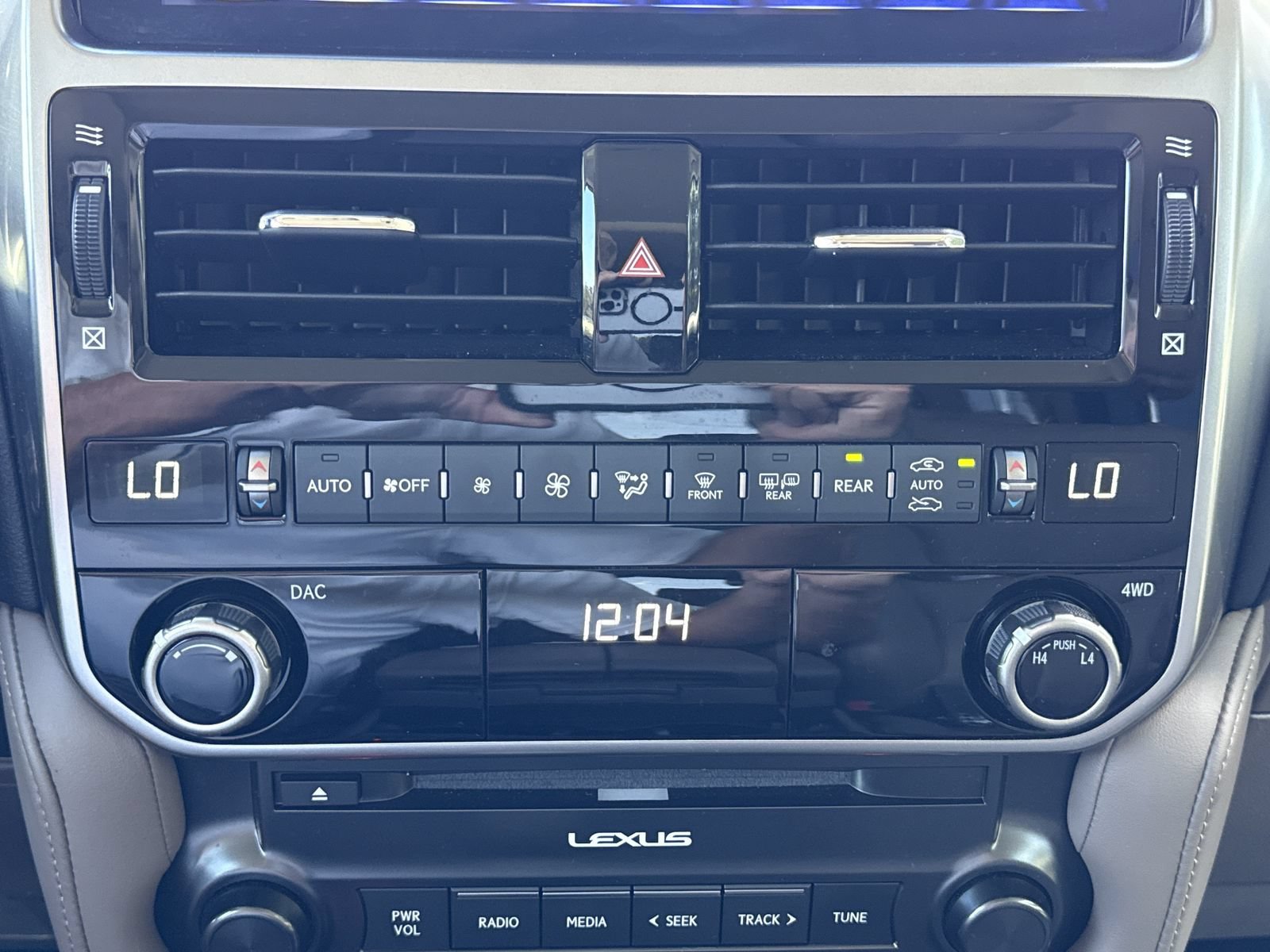 Used 2023 Lexus GX 460 Premium w/ Accessory Package AWD/4WD image 32