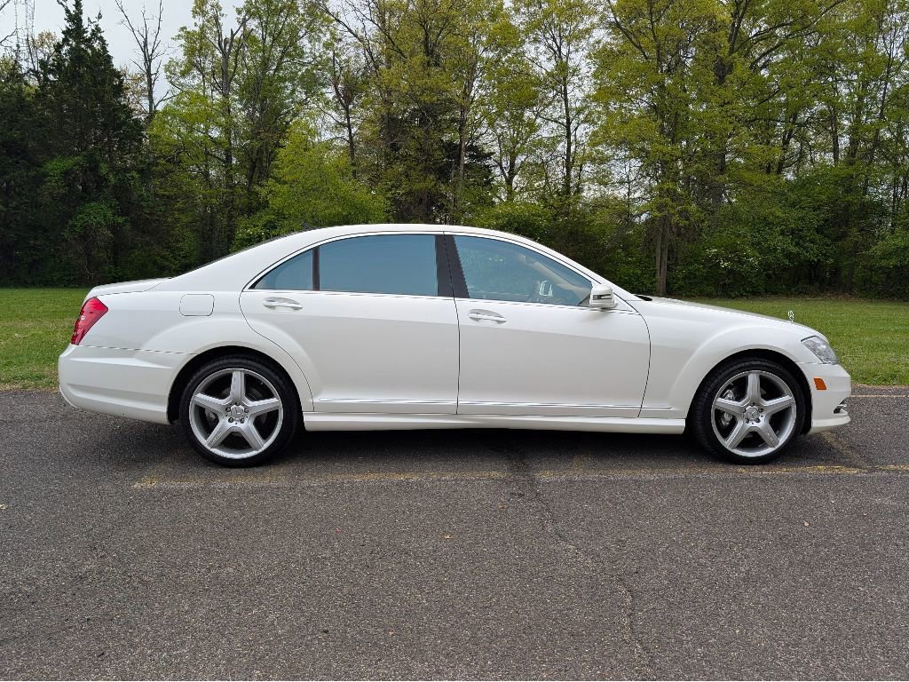 Used 2010 Mercedes-Benz S 550 4MATIC image 4