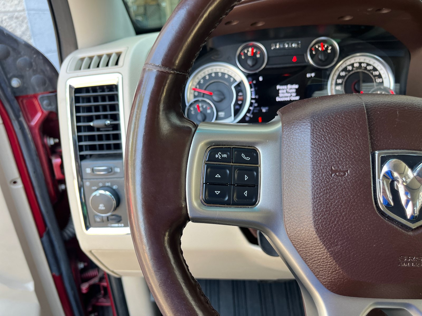 Used 2013 RAM 1500 Laramie w/ Convenience Group AWD/4WD image 17