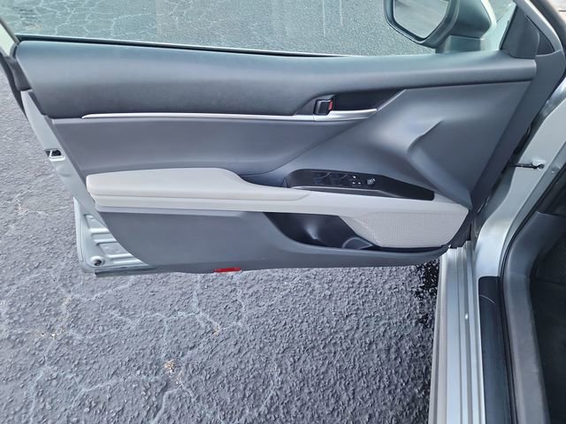 Used 2024 Toyota Camry SE image 9