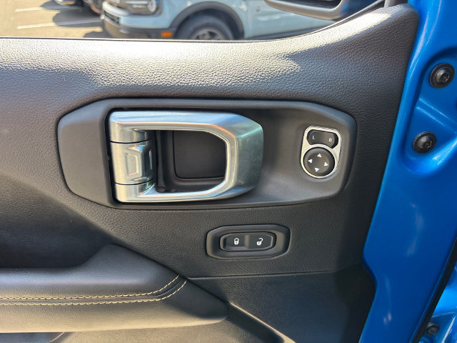 Used 2025 Jeep Wrangler Unlimited Sahara AWD/4WD image 15