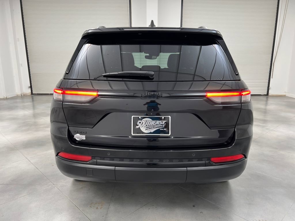 Used 2024 Jeep Grand Cherokee Altitude image 6