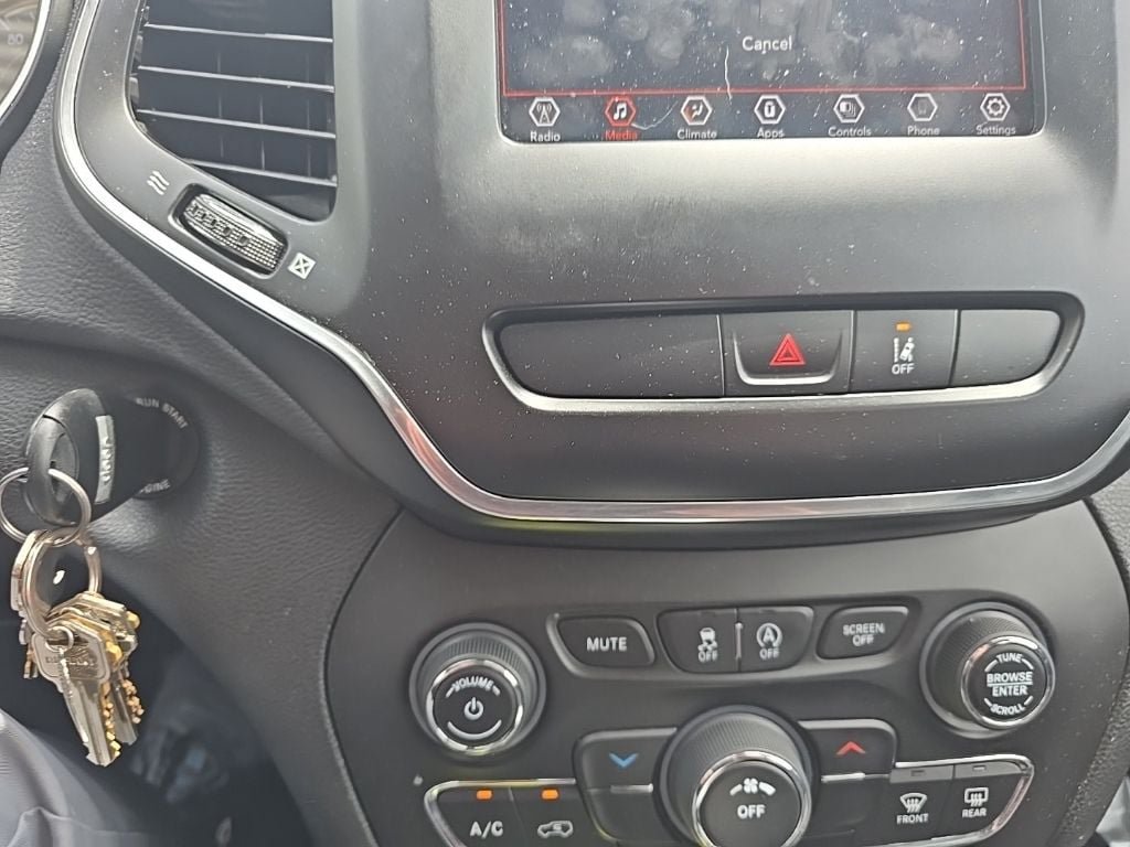 Used 2021 Jeep Cherokee Latitude FWD image 6