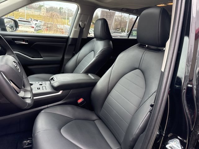 Used 2025 Toyota Highlander XLE AWD/4WD image 27