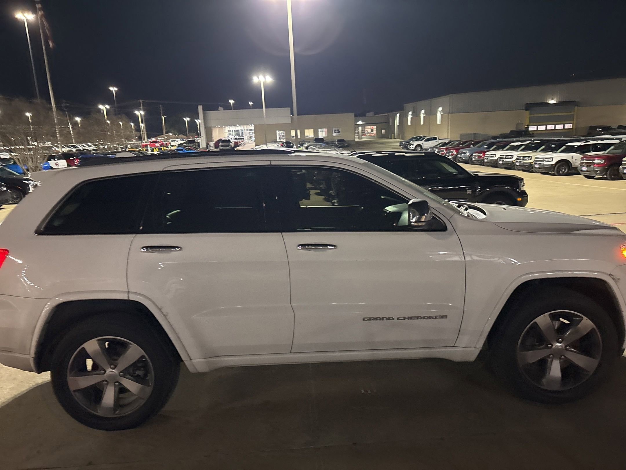 Used 2015 Jeep Grand Cherokee Overland w/ Advanced Technology Group image 6