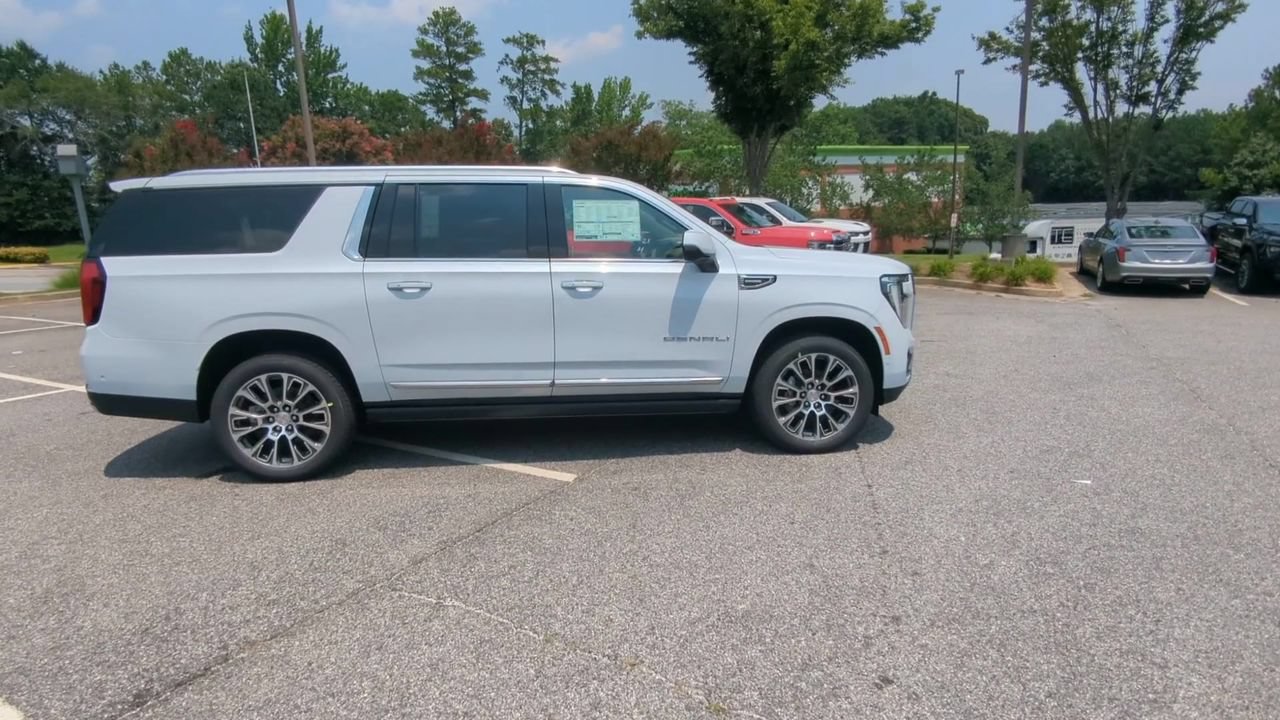 New 2026 GMC Yukon XL Denali w/ Denali Reserve Package AWD/4WD image 9