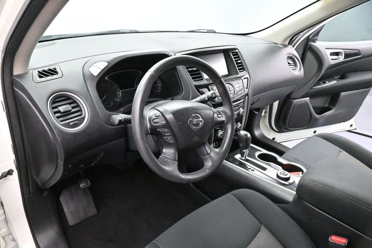 Used 2017 Nissan Pathfinder SV w/ SV Tech Package AWD/4WD image 17