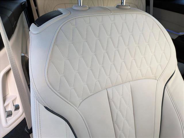 Used 2021 BMW X7 xDrive40i w/ M Sport Package image 17