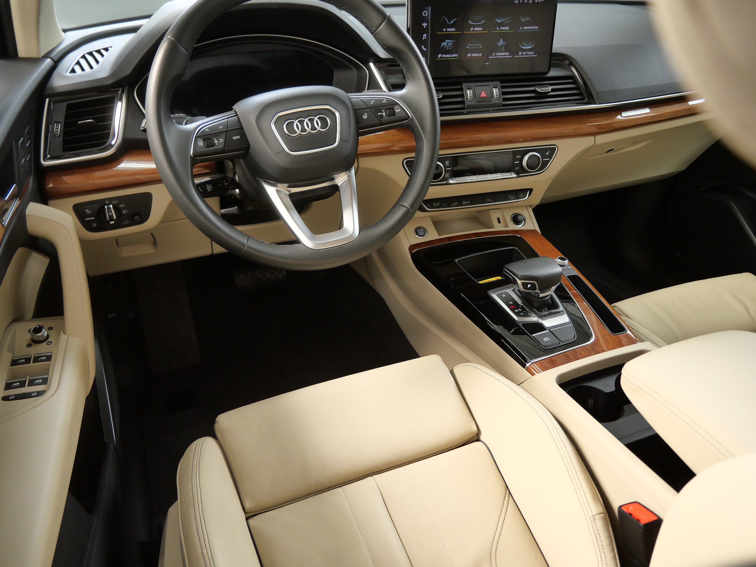 Used 2023 Audi Q5 e Premium w/ Convenience Package AWD/4WD image 2