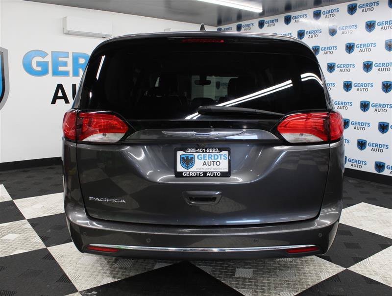 Used 2018 Chrysler Pacifica Touring-L FWD image 3