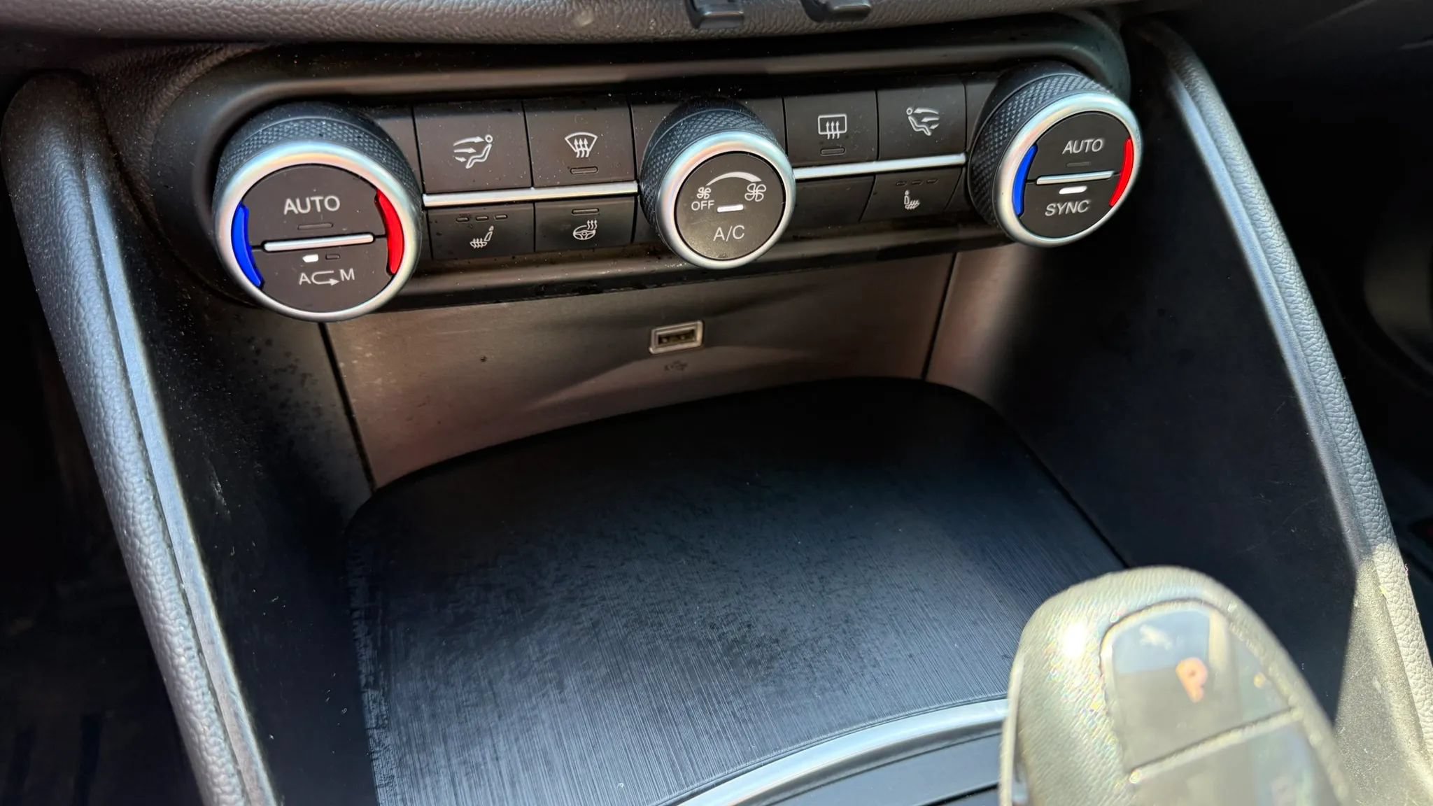 Used 2018 Alfa Romeo Giulia AWD image 25