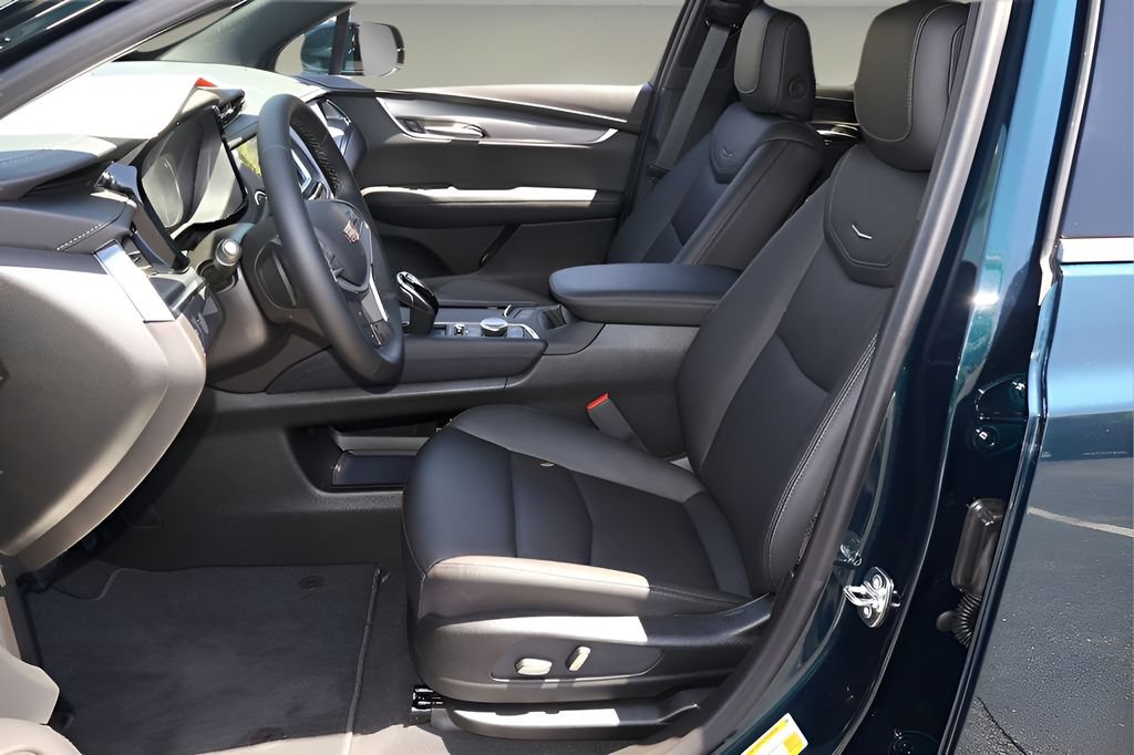 Certified 2026 Cadillac XT5 Luxury FWD image 13