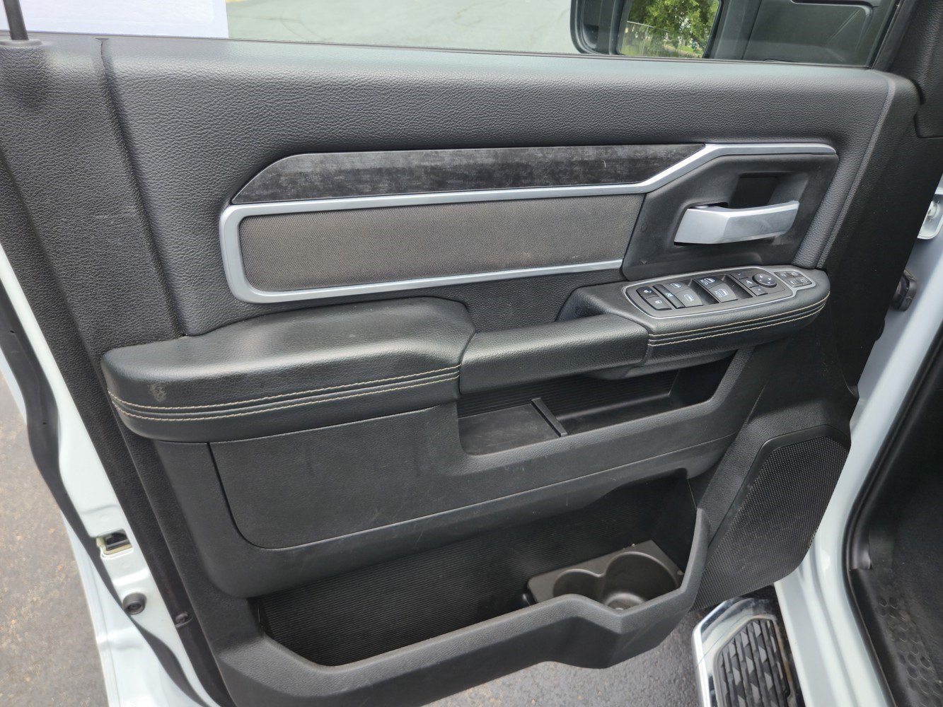 Used 2024 RAM 3500 Big Horn AWD/4WD image 33