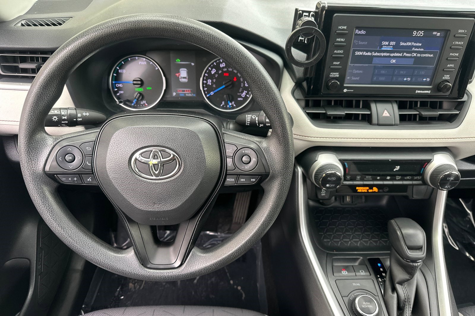 Used 2021 Toyota RAV4 XLE w/ Convenience Package image 27