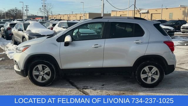 Used 2022 Chevrolet Trax LT w/ LT Convenience Package image 5